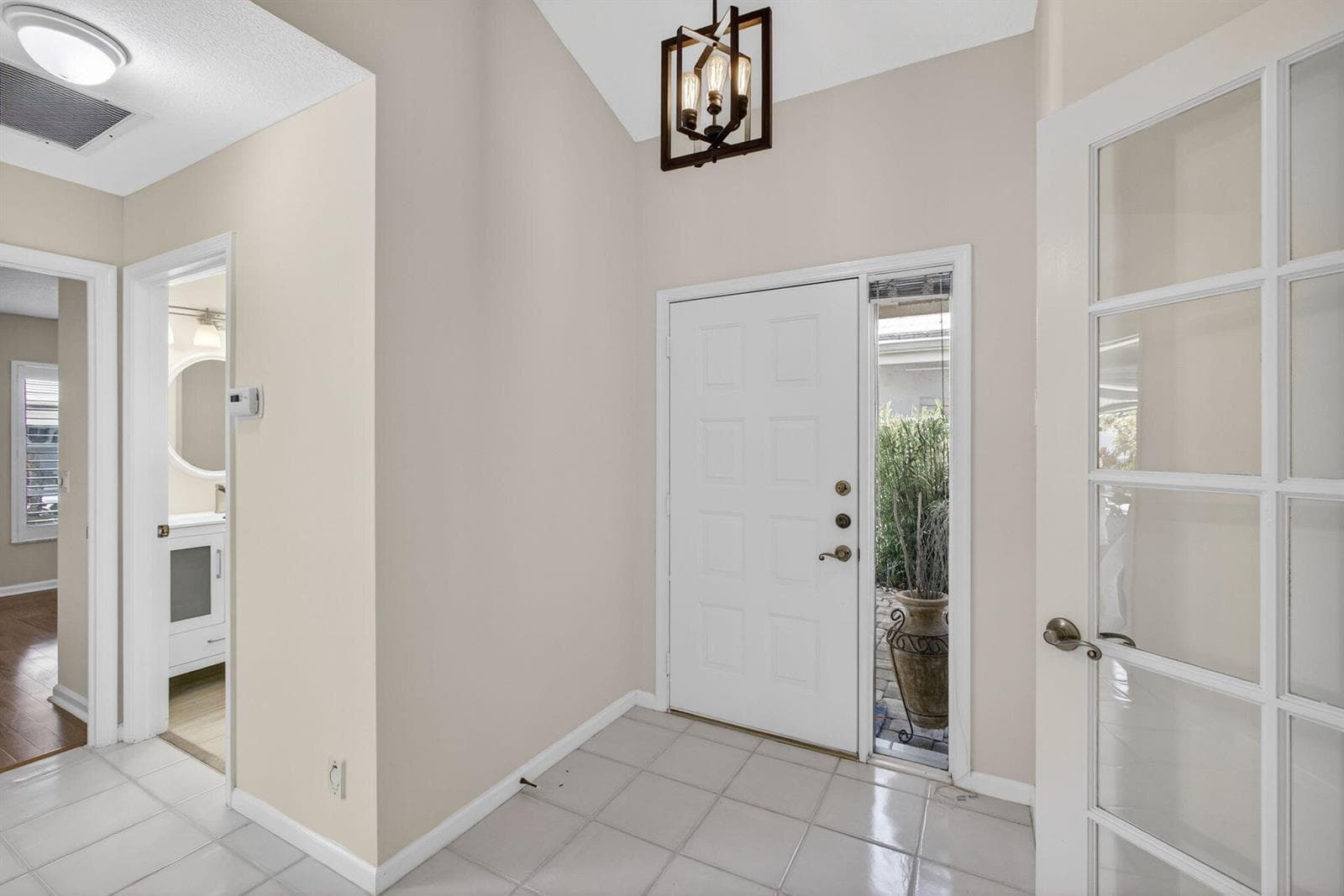 283 Canterbury Drive W photo 8