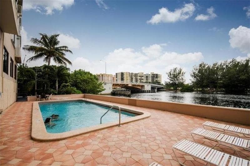 1401 N Riverside Drive N 307 photo 6