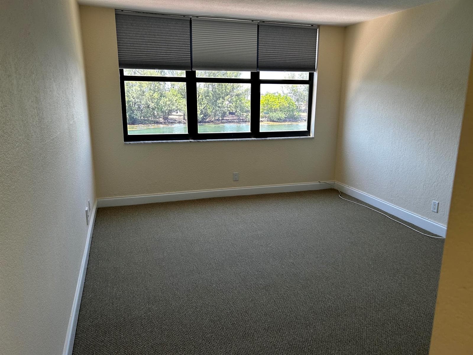1401 N Riverside Drive N 307 photo 22