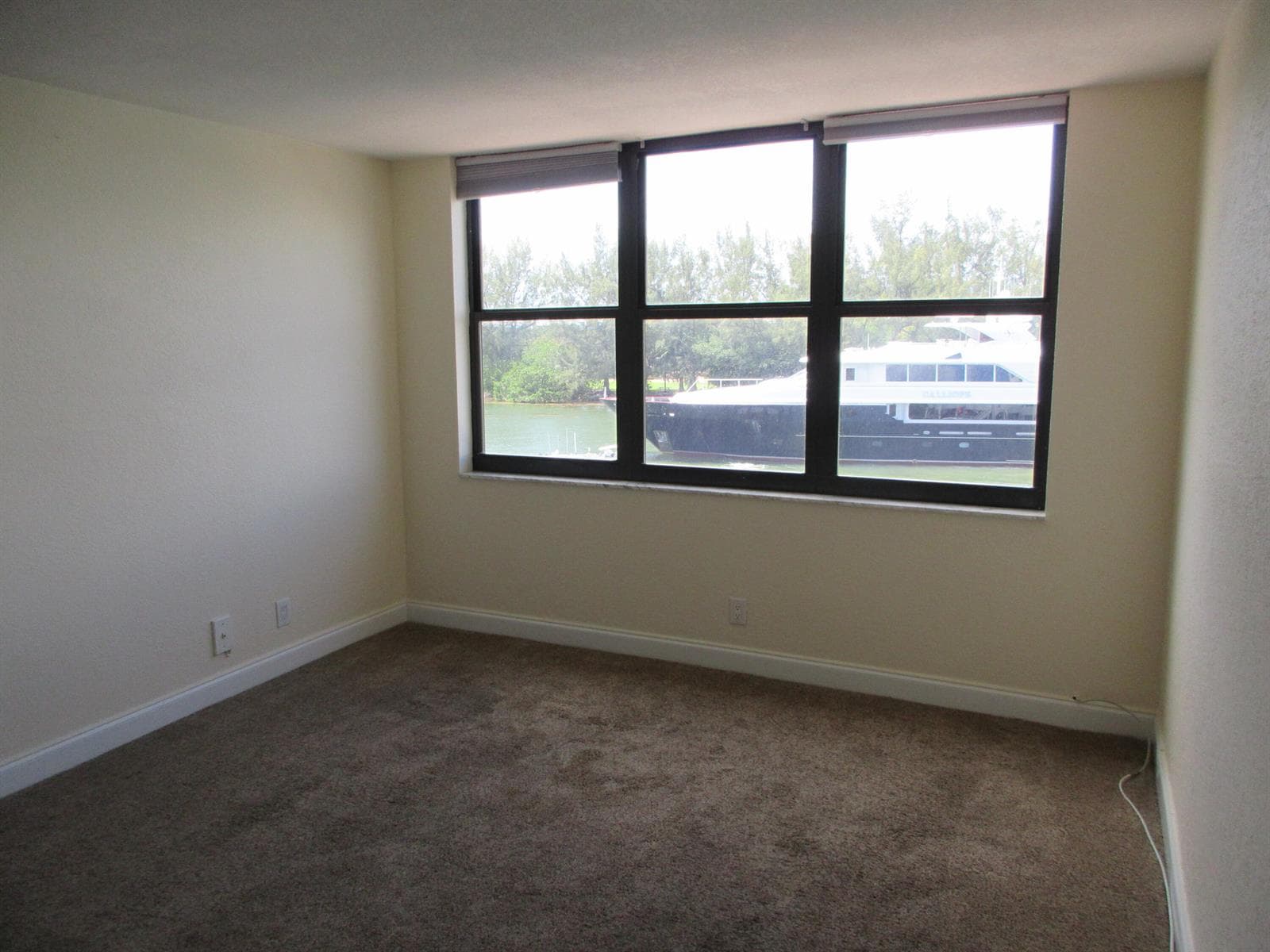 1401 N Riverside Drive N 307 photo 25