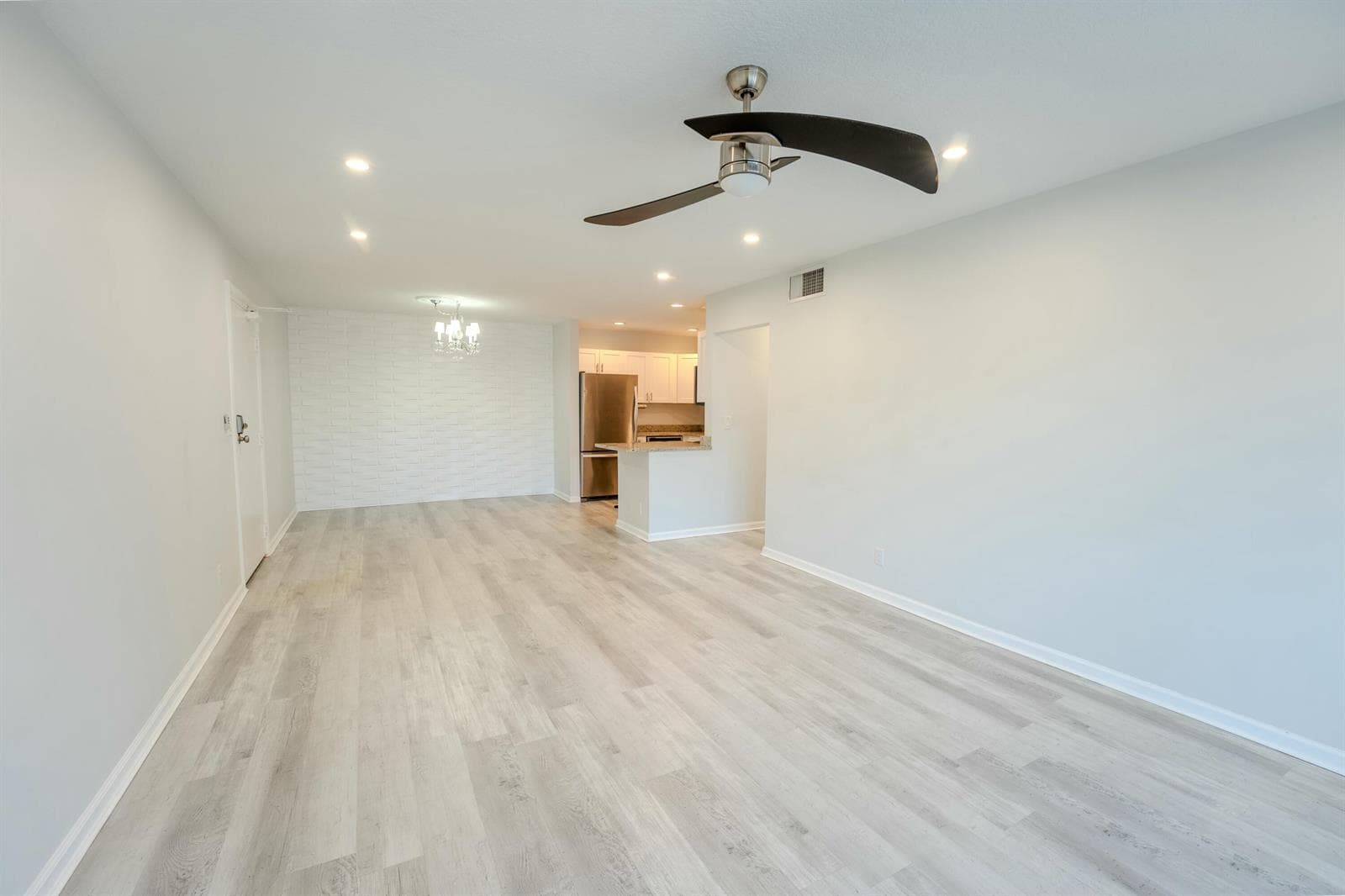 6231 Bay Club Drive 4 photo 2