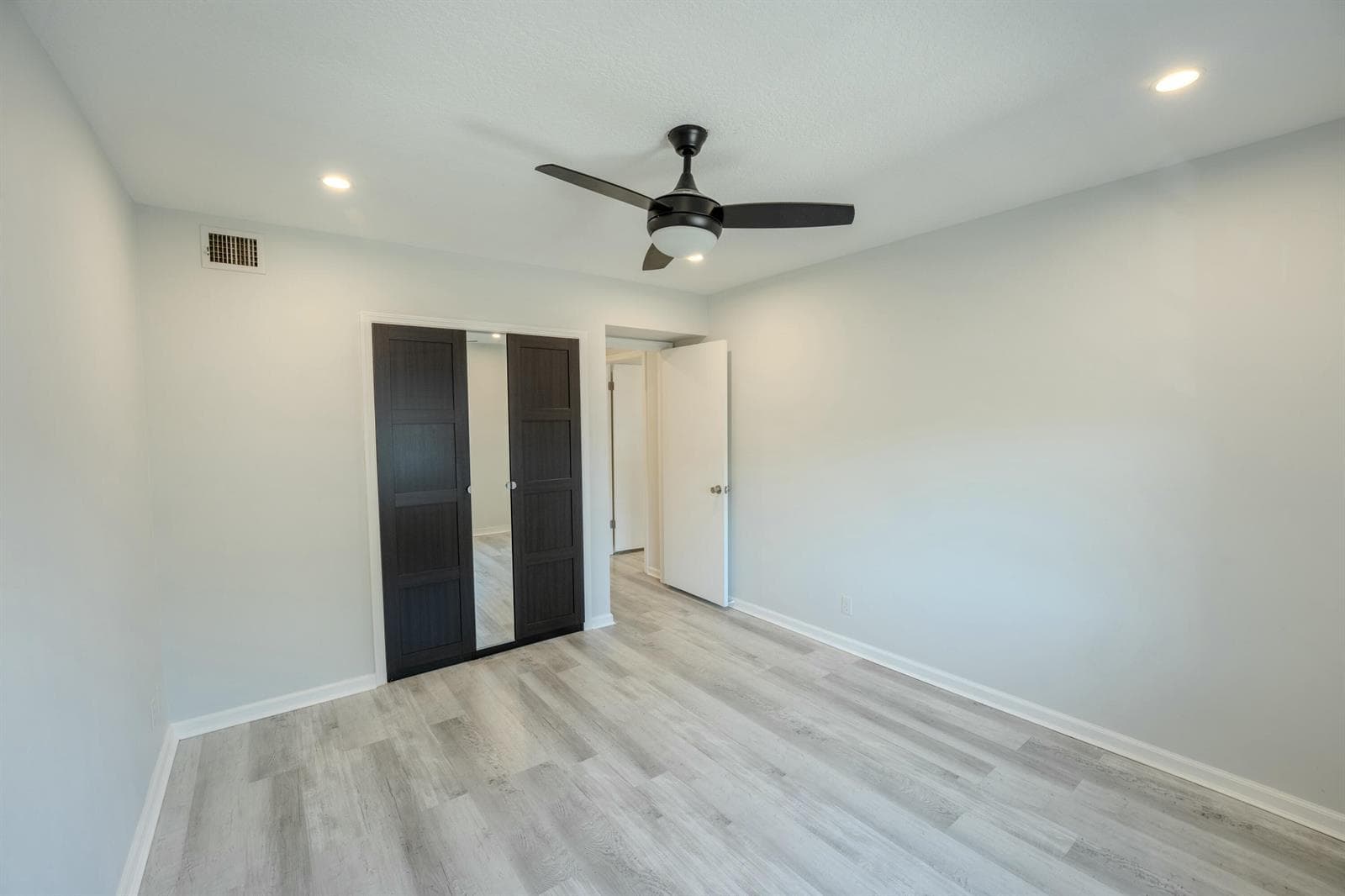 6231 Bay Club Drive 4 photo 7