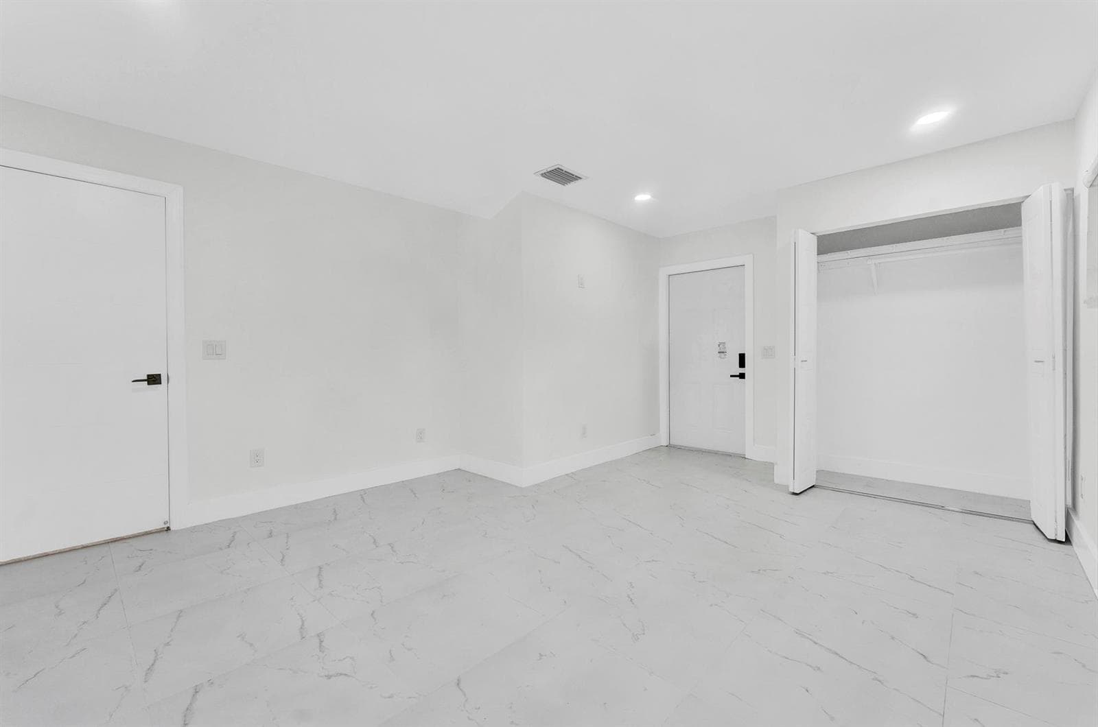 5921 NE 15th Avenue photo 10