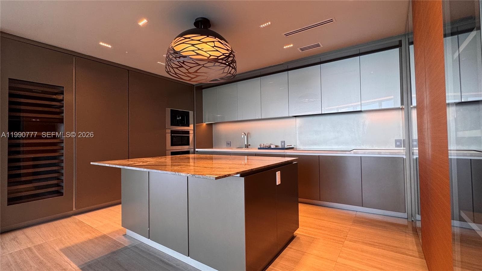 18975 Collins Ave 2500 photo 2