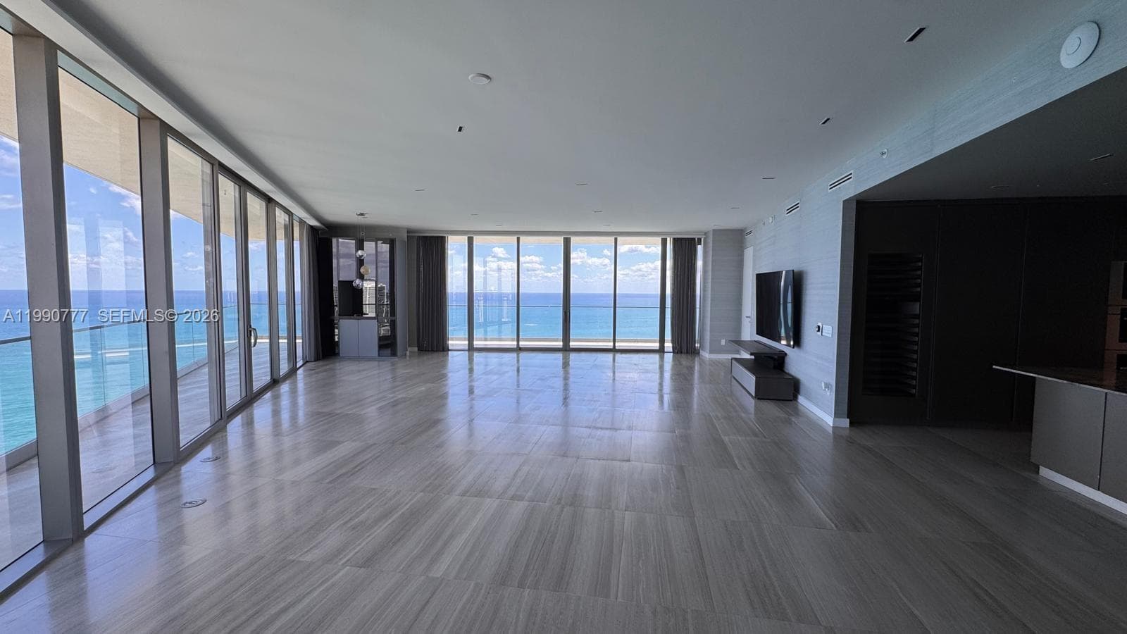 18975 Collins Ave 2500 photo 6