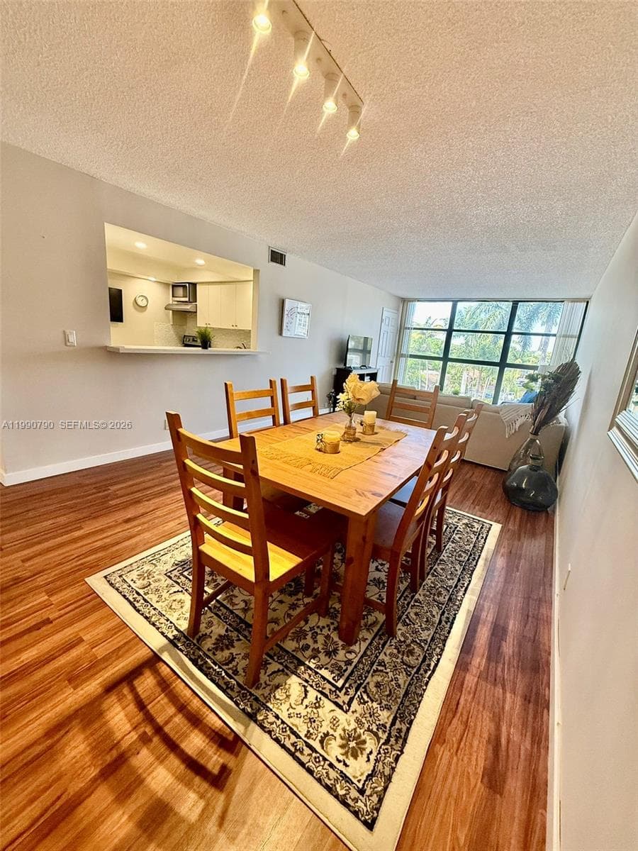 200 Leslie Dr 425 photo 6