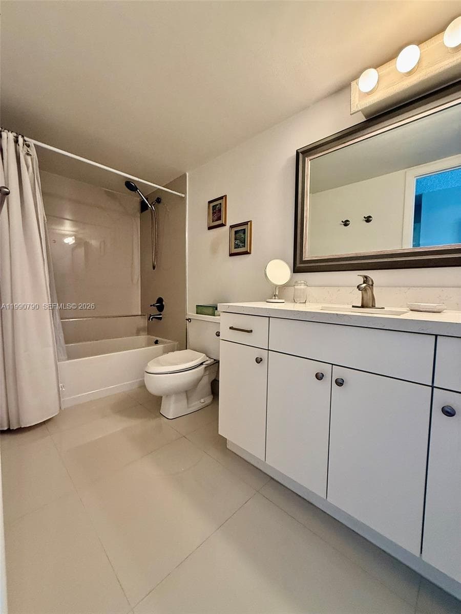 200 Leslie Dr 425 photo 13