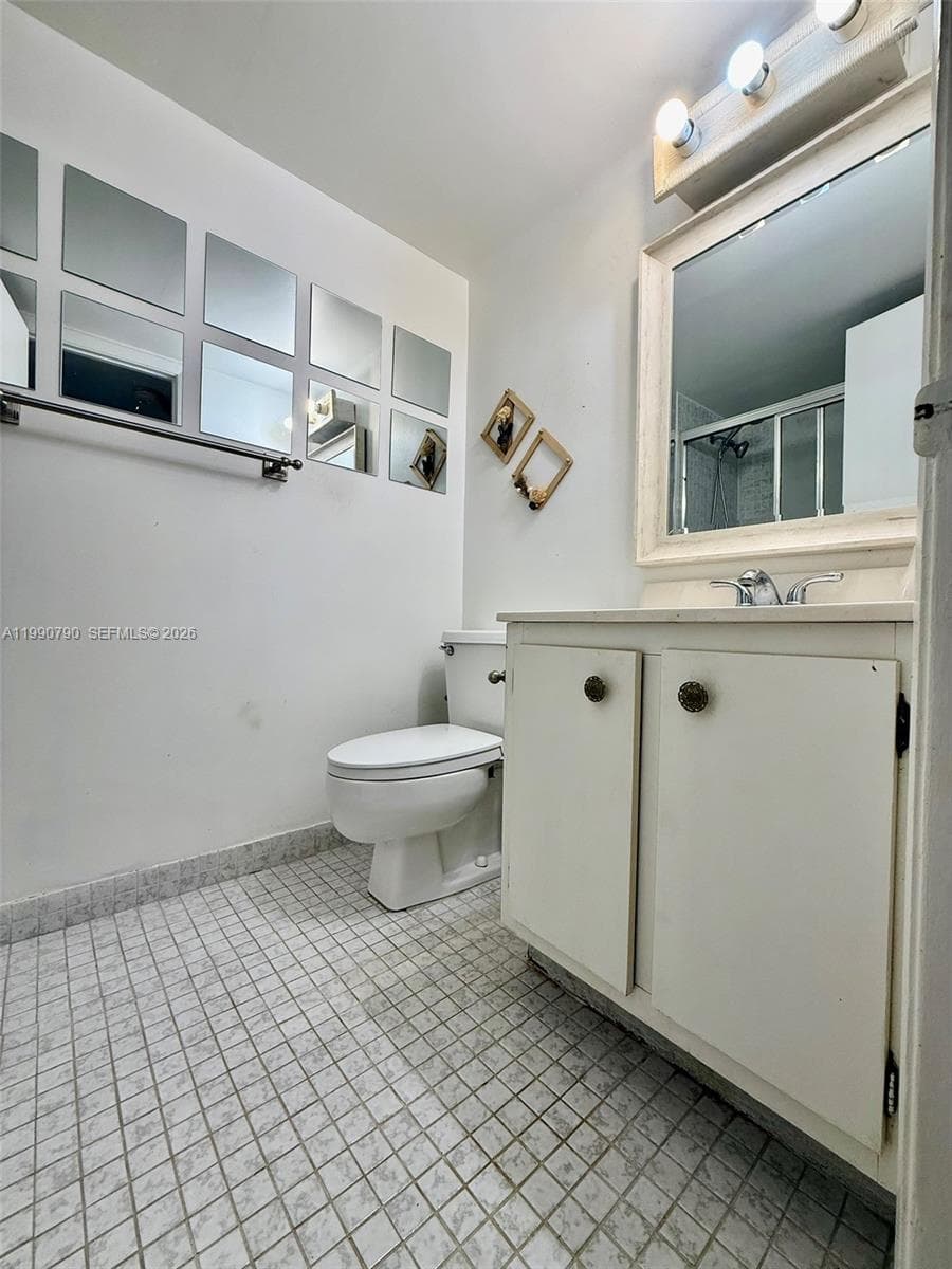 200 Leslie Dr 425 photo 17