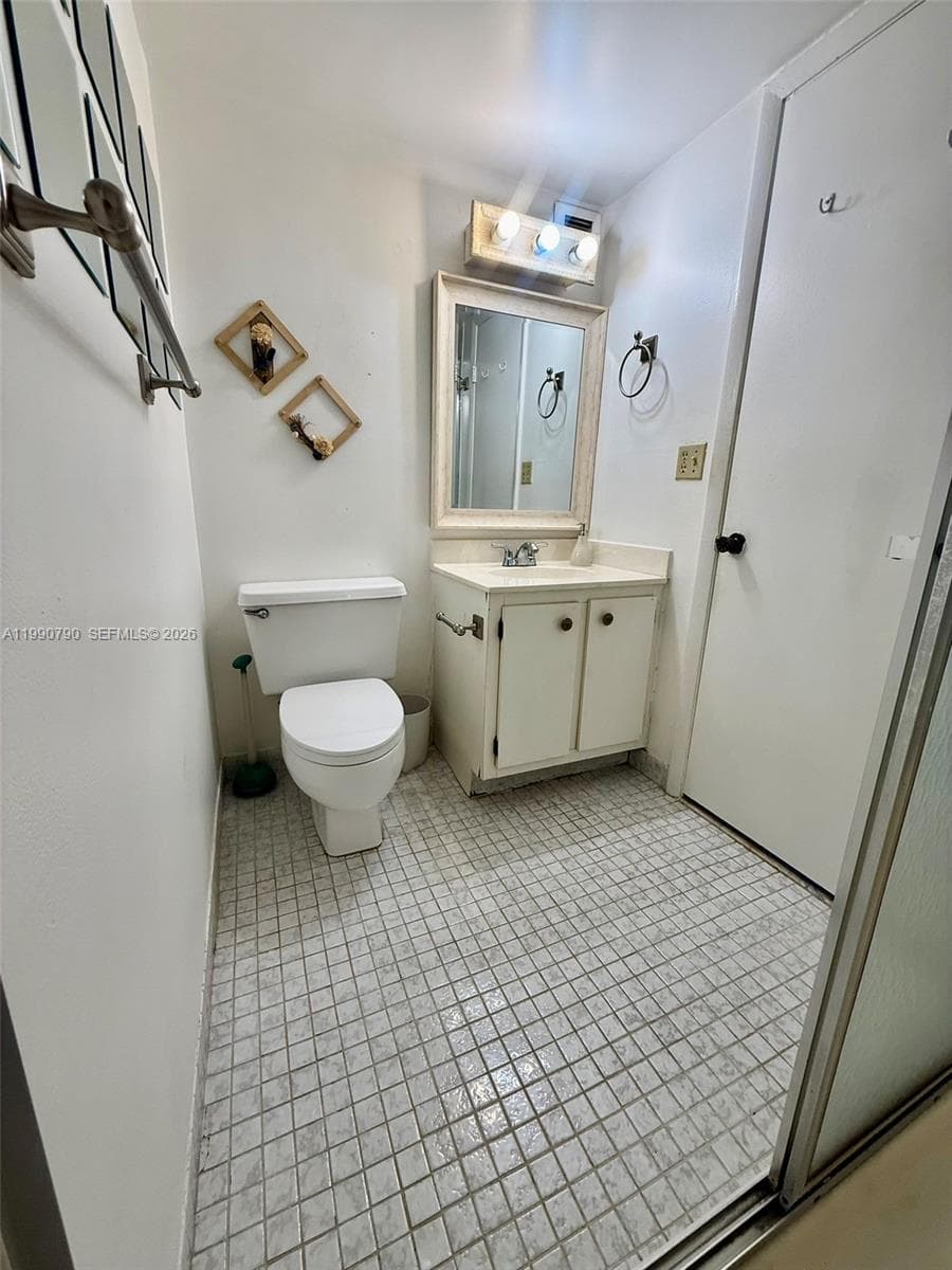 200 Leslie Dr 425 photo 16