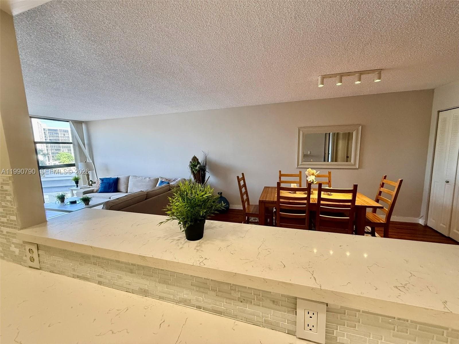 200 Leslie Dr 425 photo 9