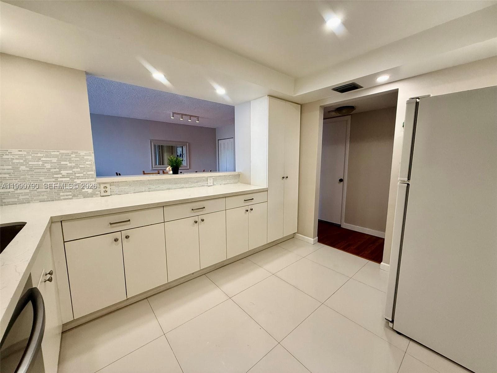 200 Leslie Dr 425 photo 10