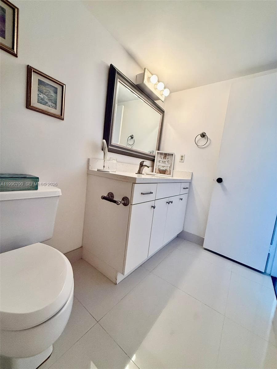200 Leslie Dr 425 photo 15