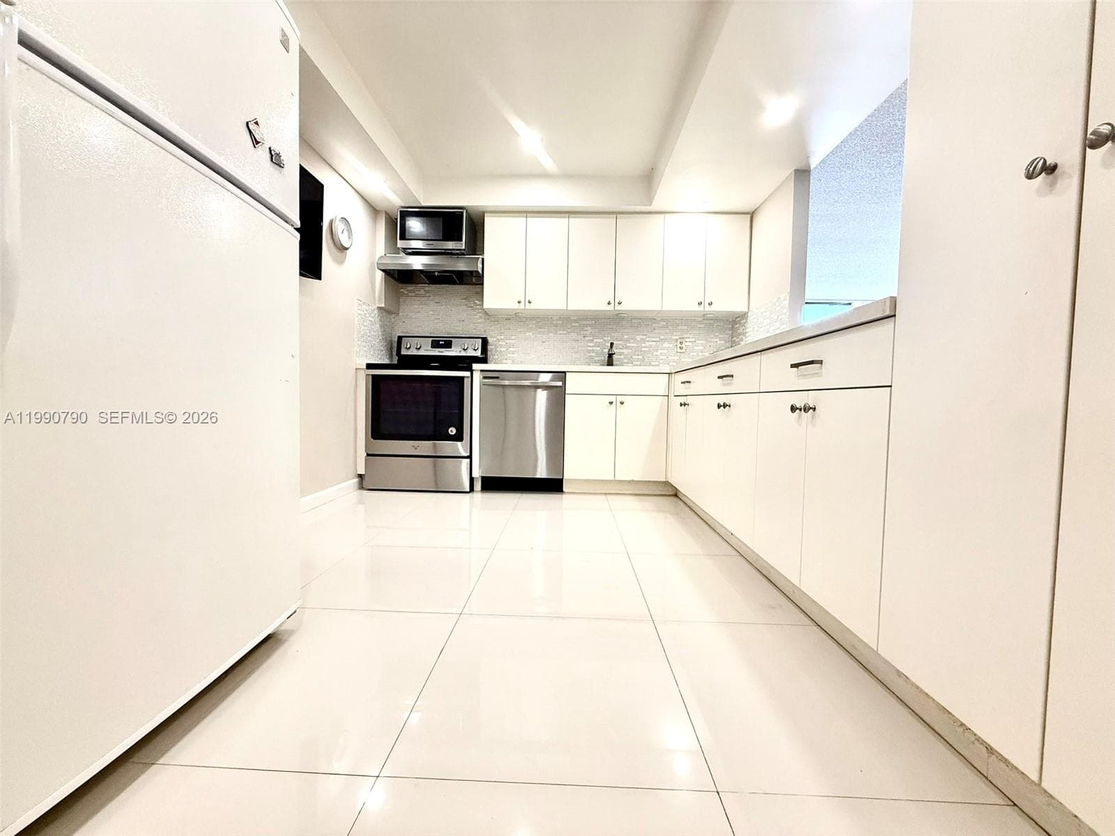200 Leslie Dr 425 photo 11