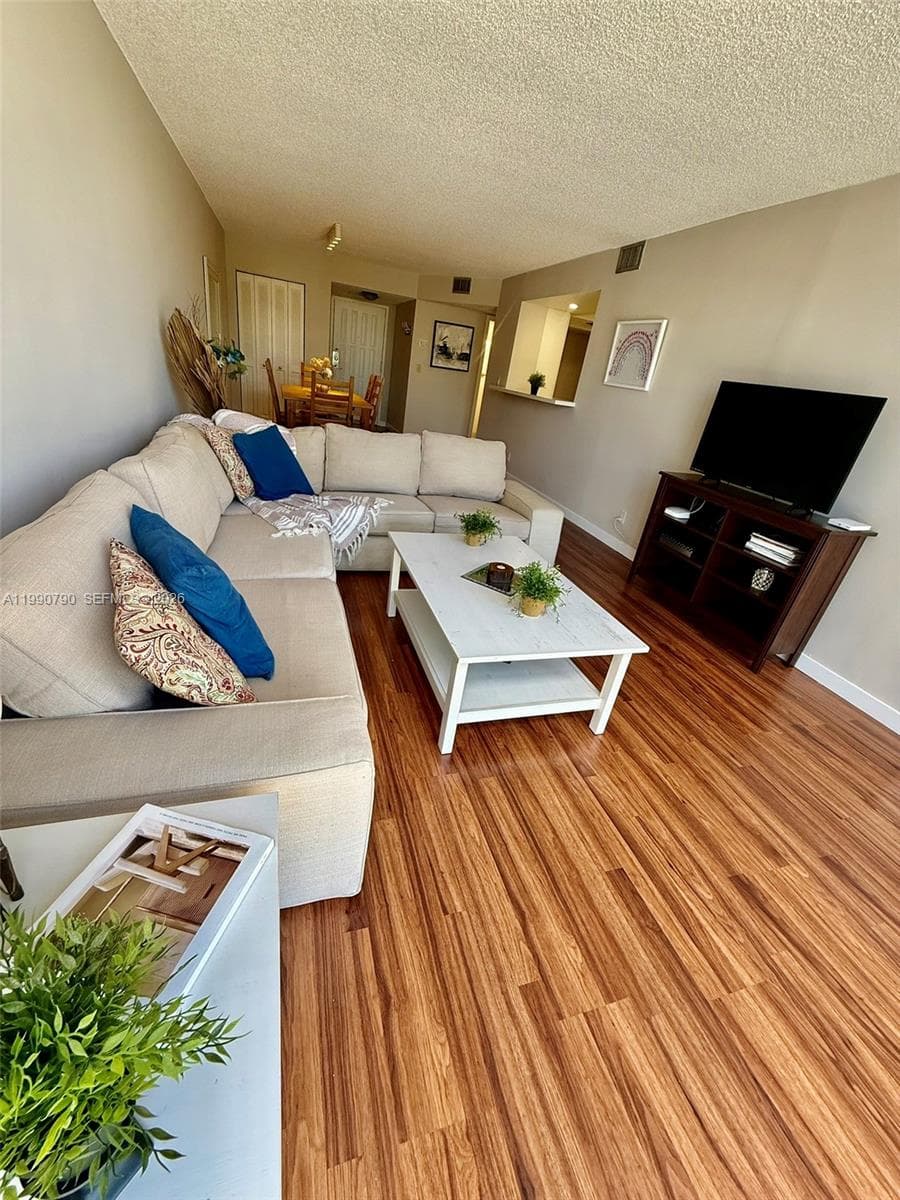 200 Leslie Dr 425 photo 21