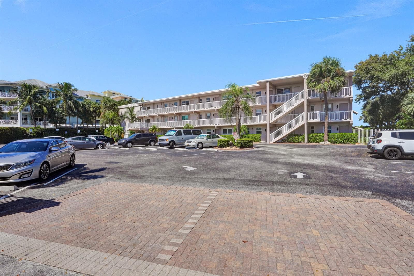 311 E Ocean Avenue 102 photo 3