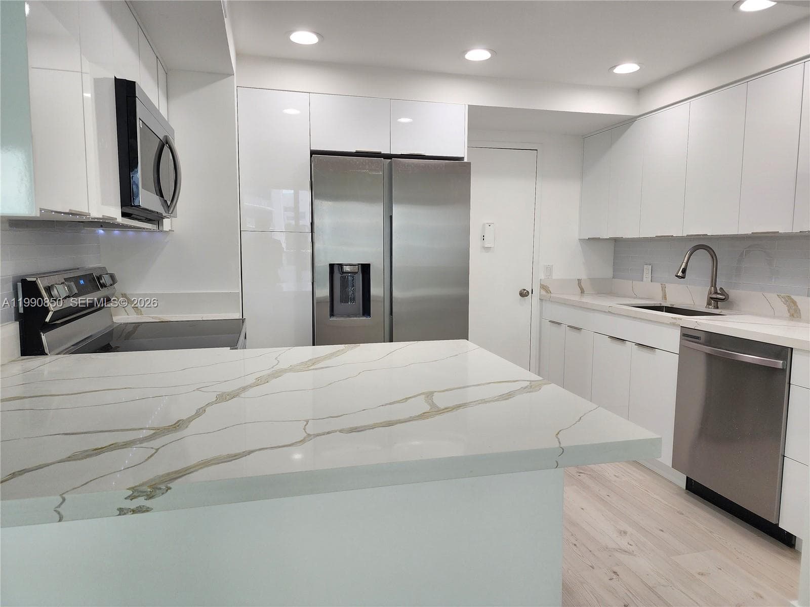 3505 S Ocean Dr 515 photo 6