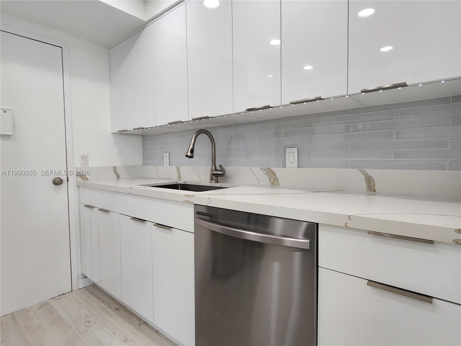 3505 S Ocean Dr 515 photo 7