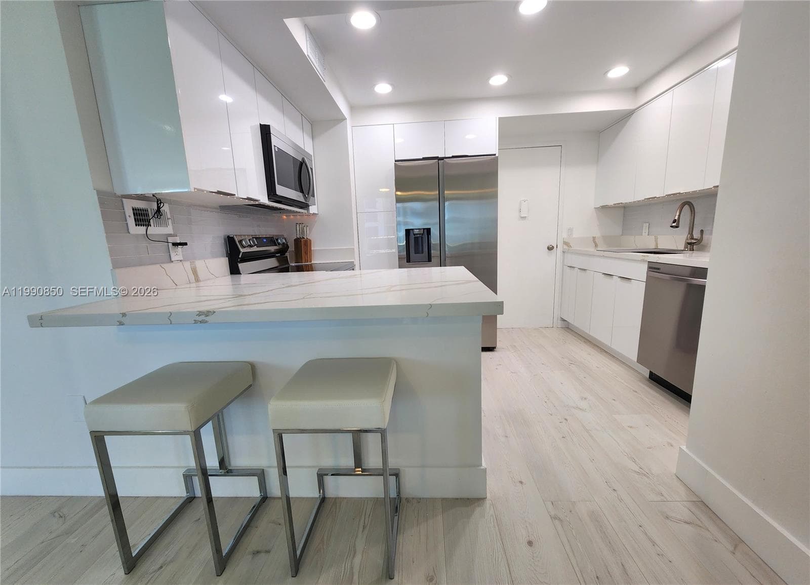 3505 S Ocean Dr 515 photo 5