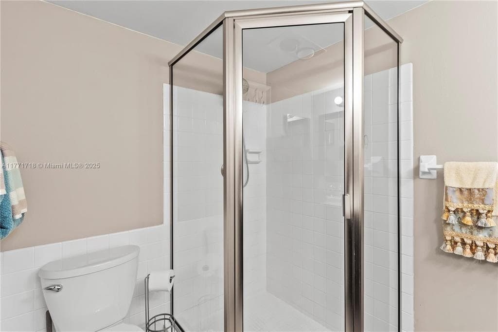 4800 Bayview Drive 402 photo 8