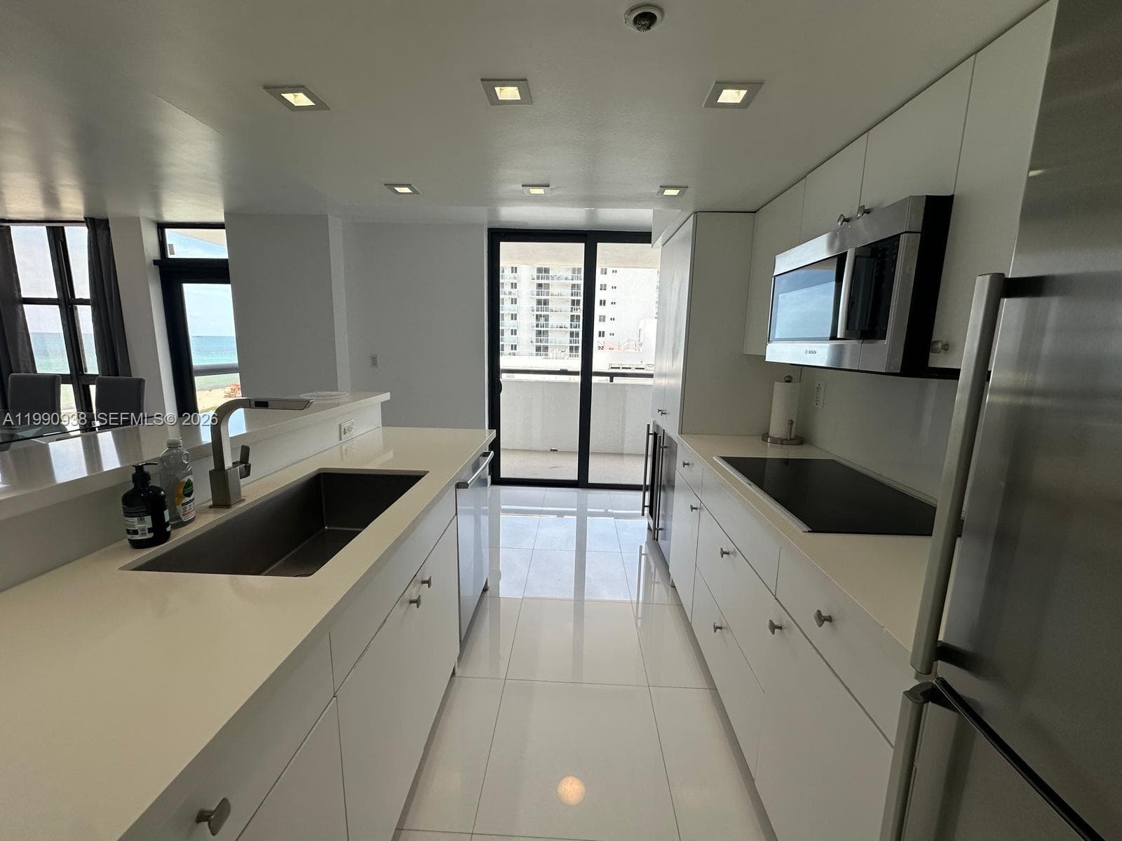 2555 Collins Ave 1114 photo 7