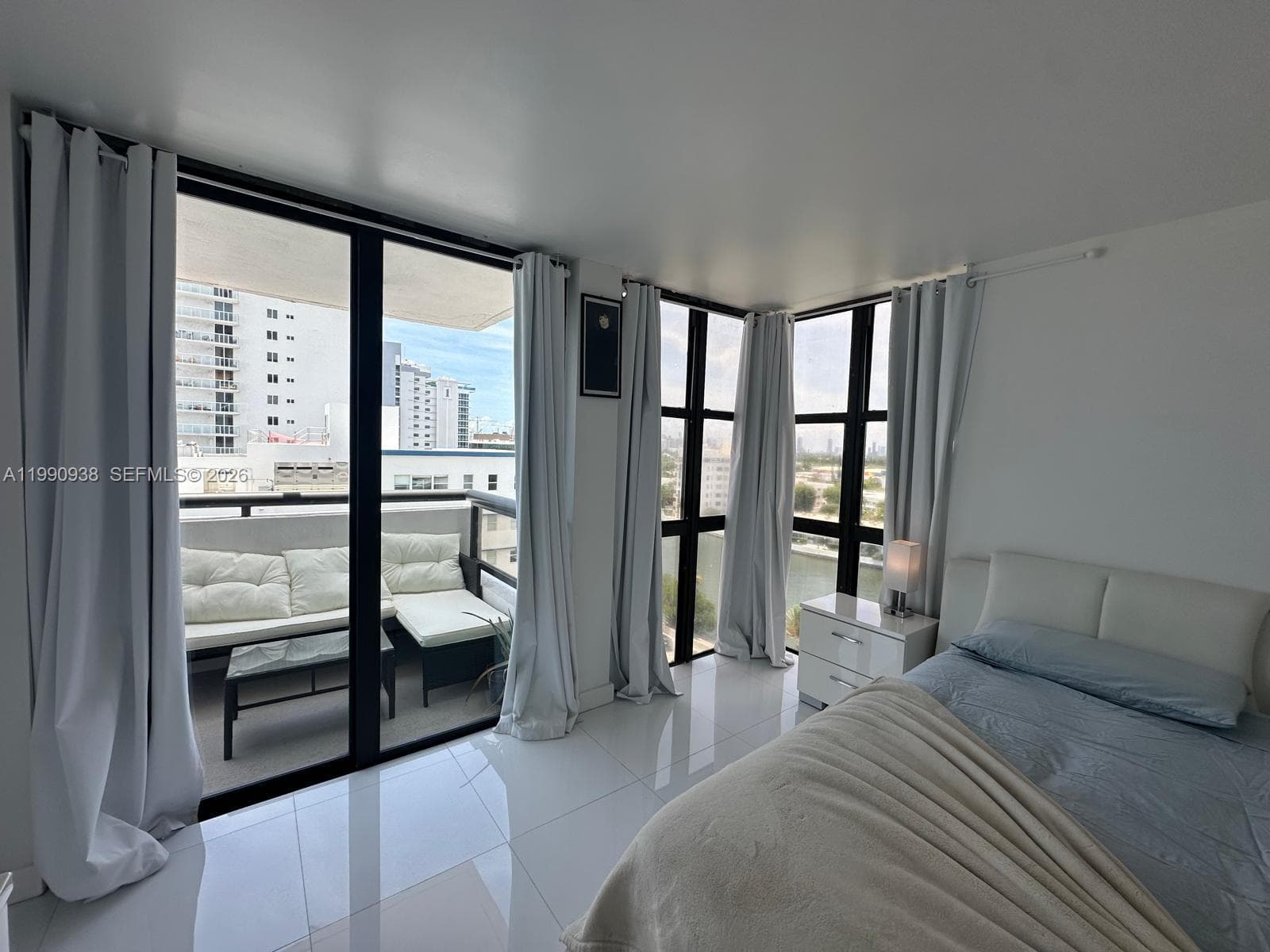 2555 Collins Ave 1114 photo 9