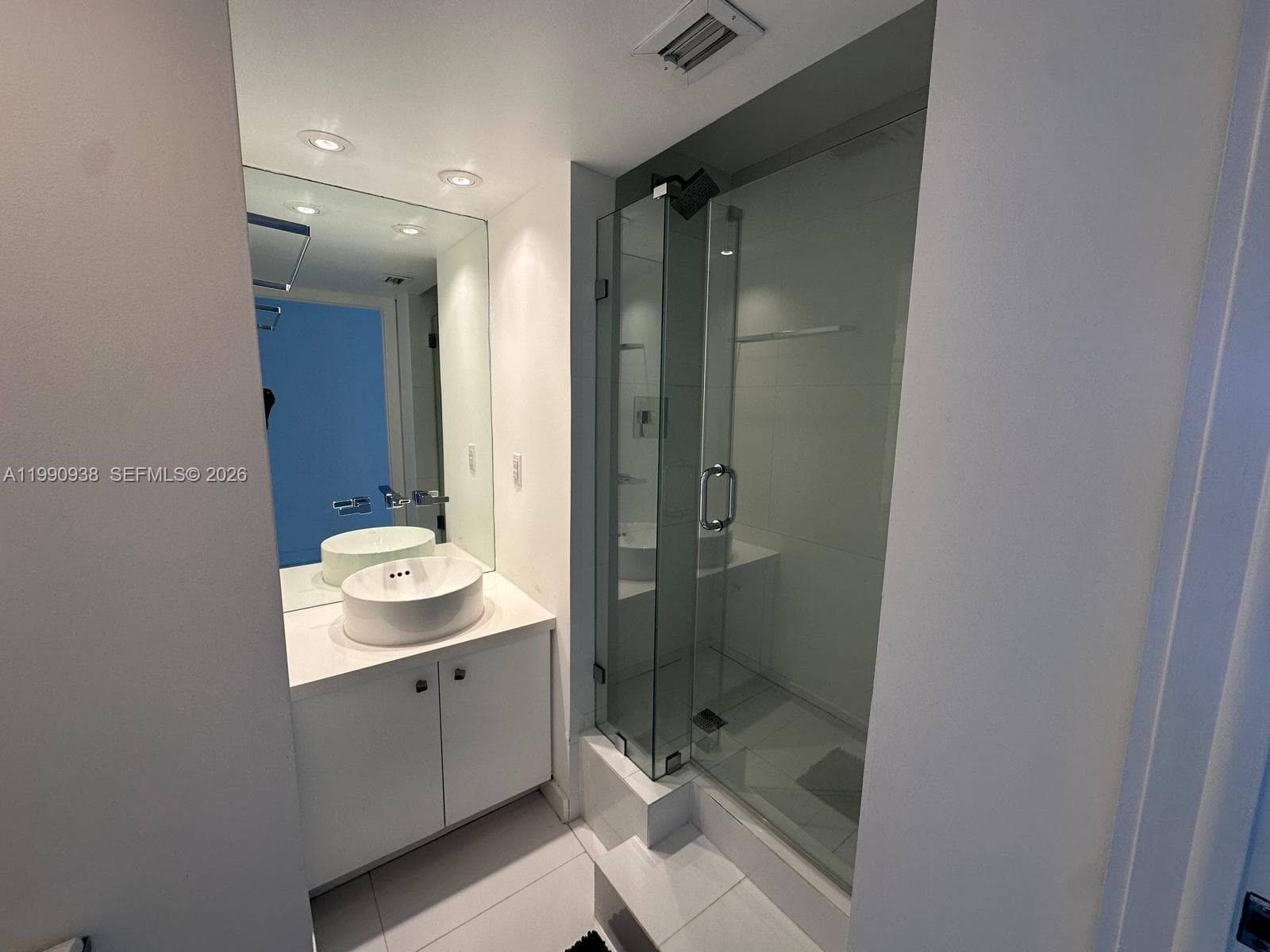 2555 Collins Ave 1114 photo 10