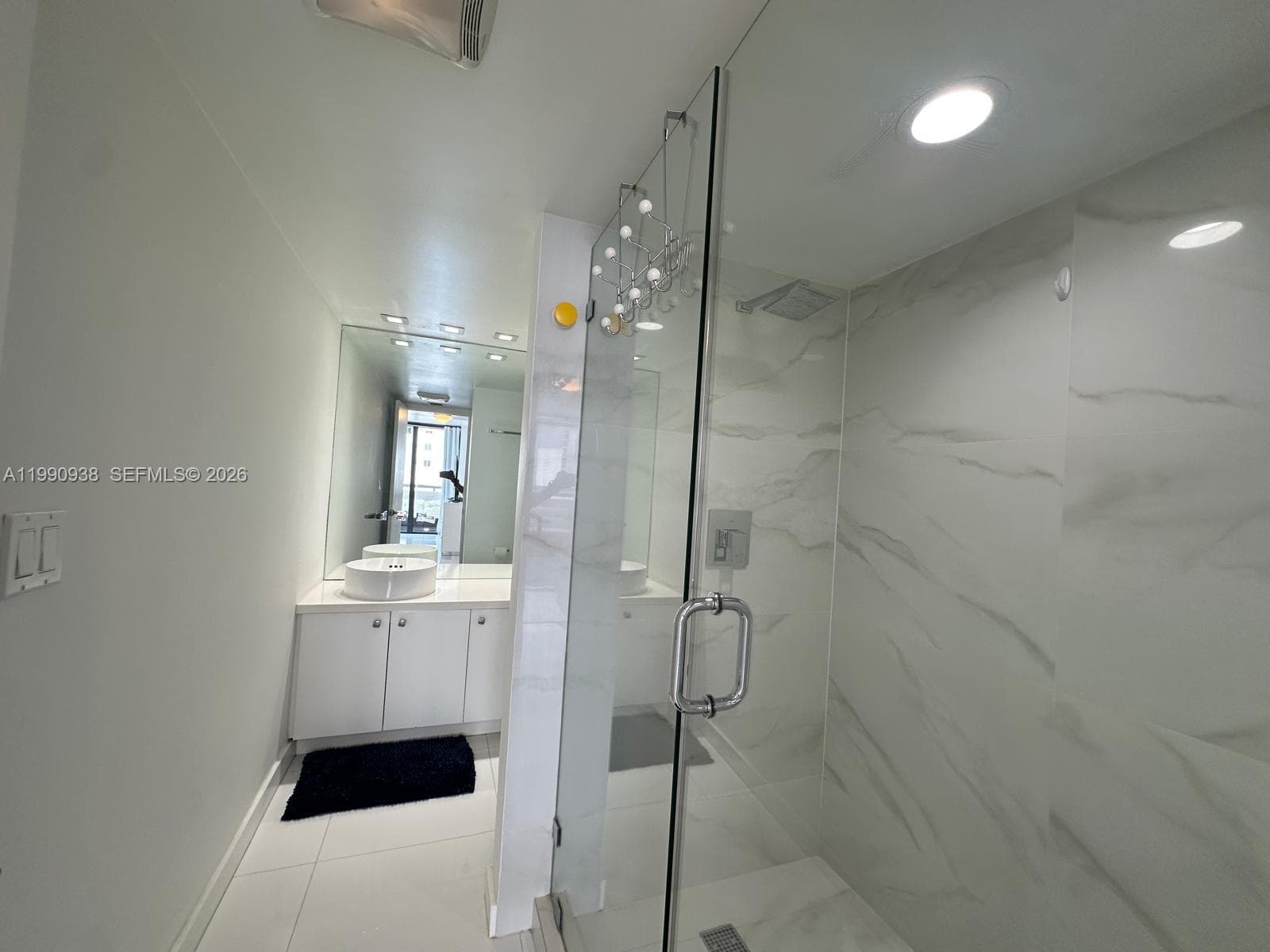 2555 Collins Ave 1114 photo 11
