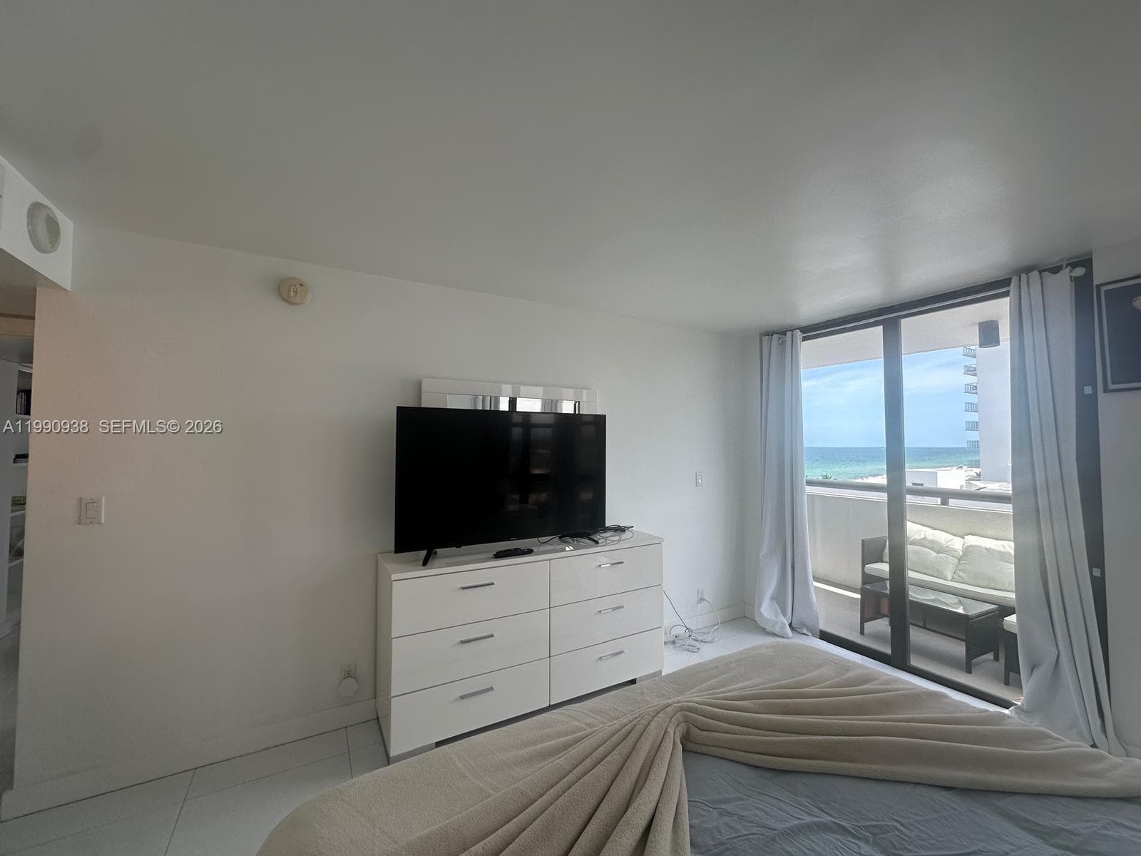 2555 Collins Ave 1114 photo 8