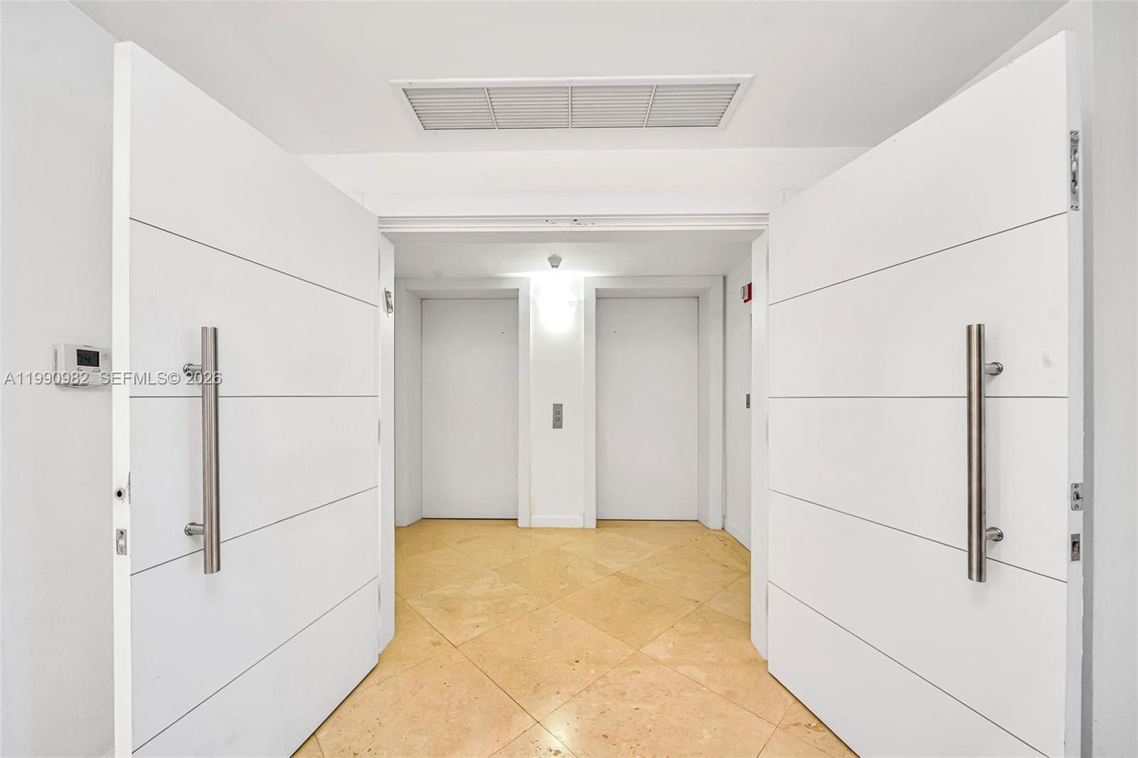 21050 Point Pl 401 photo 23