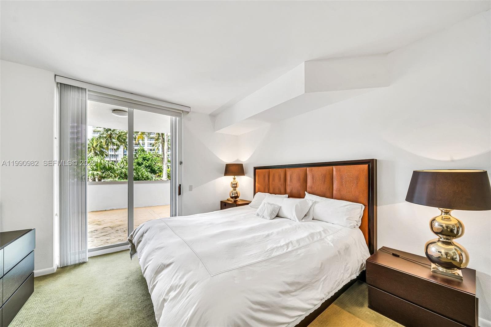 21050 Point Pl 401 photo 12