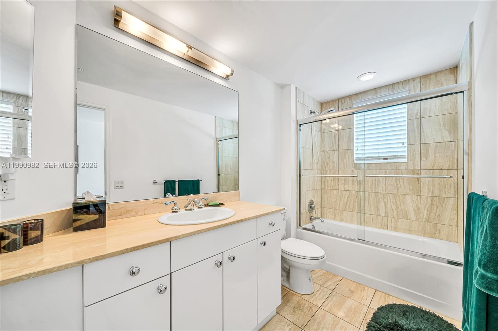 21050 Point Pl 401 photo 20