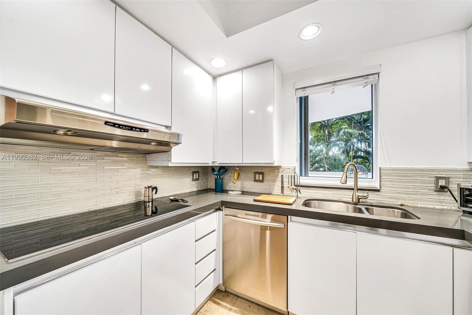 21050 Point Pl 401 photo 10