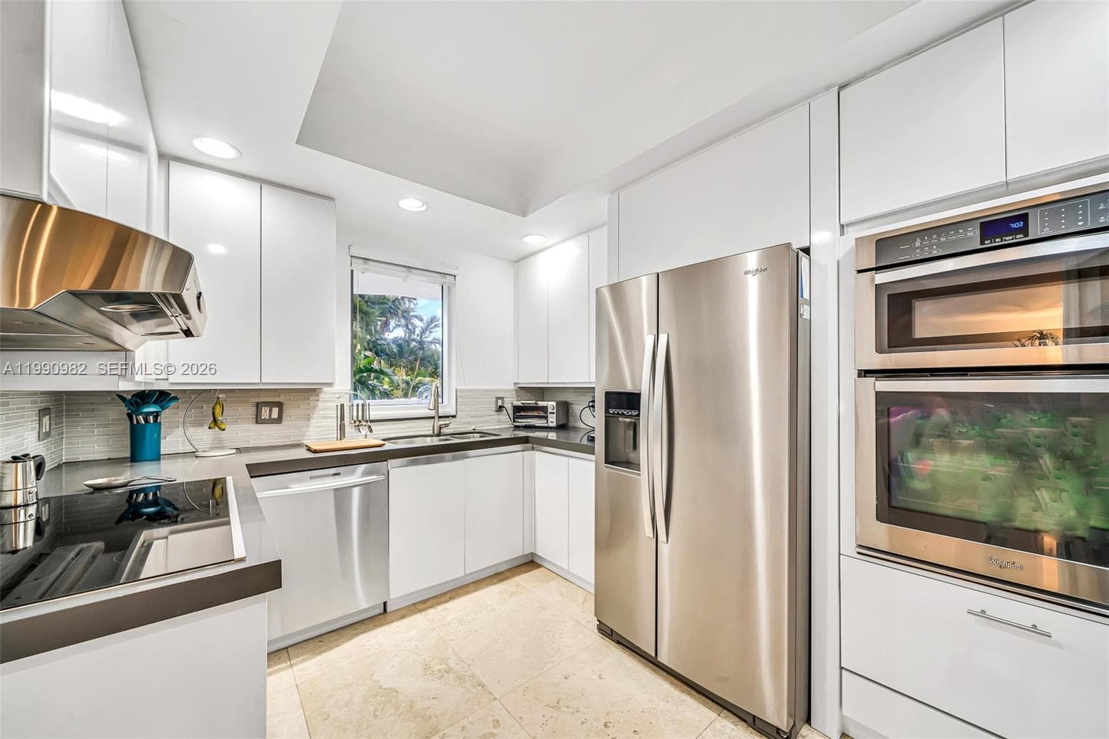 21050 Point Pl 401 photo 11