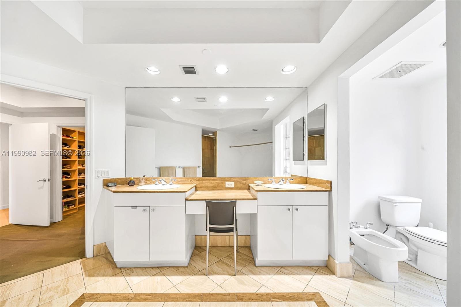 21050 Point Pl 401 photo 19