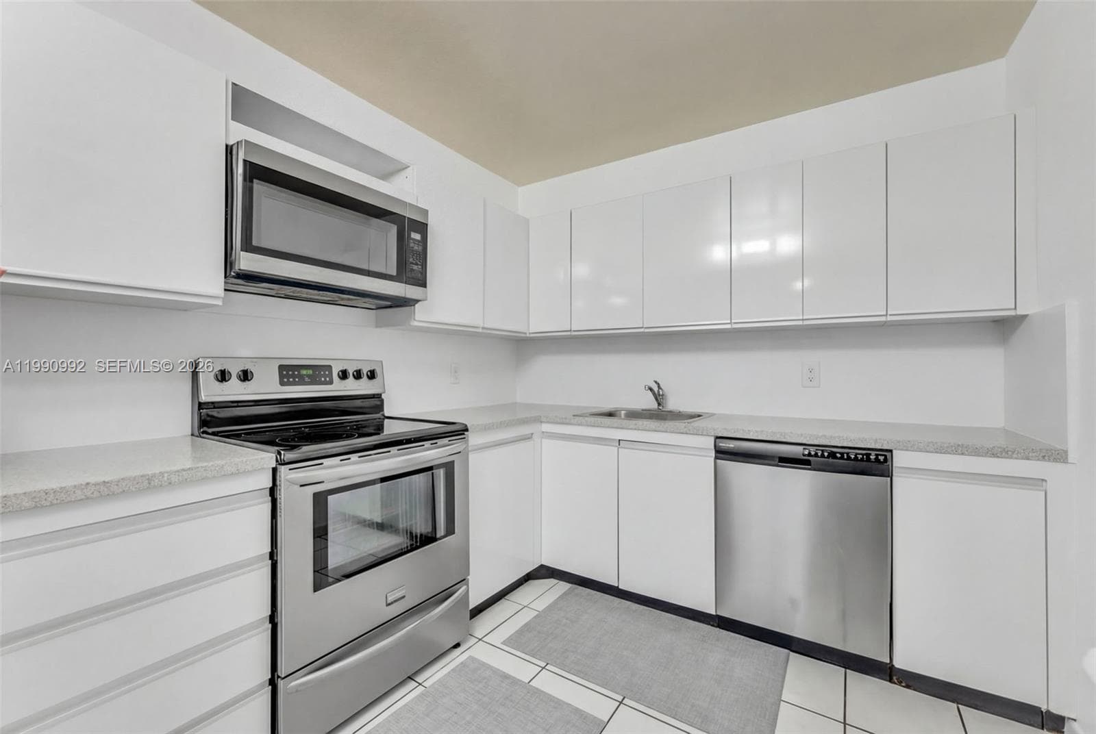 2500 PARKVIEW DR 1418 photo 6