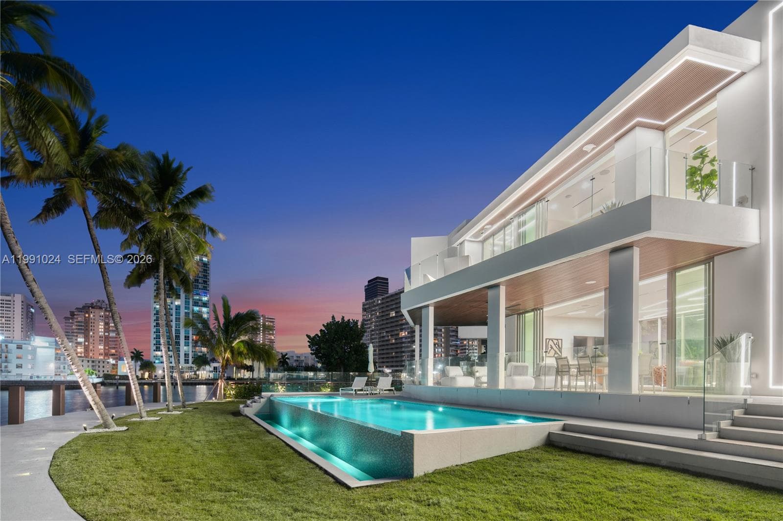 501 Palm Dr photo 4