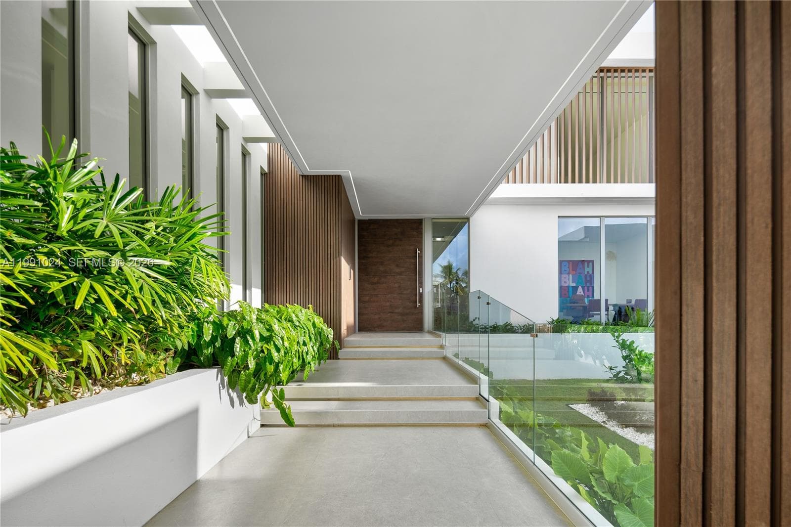 501 Palm Dr photo 8