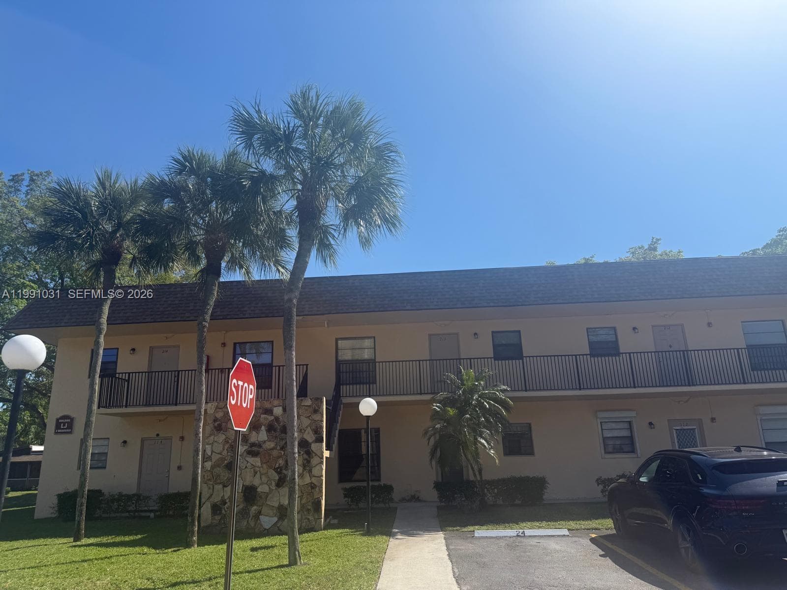 2 Briarwood Cir 212 photo 2