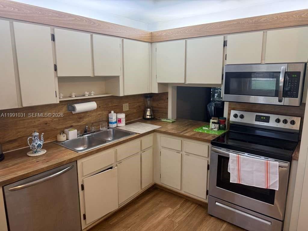 2 Briarwood Cir 212 photo 4