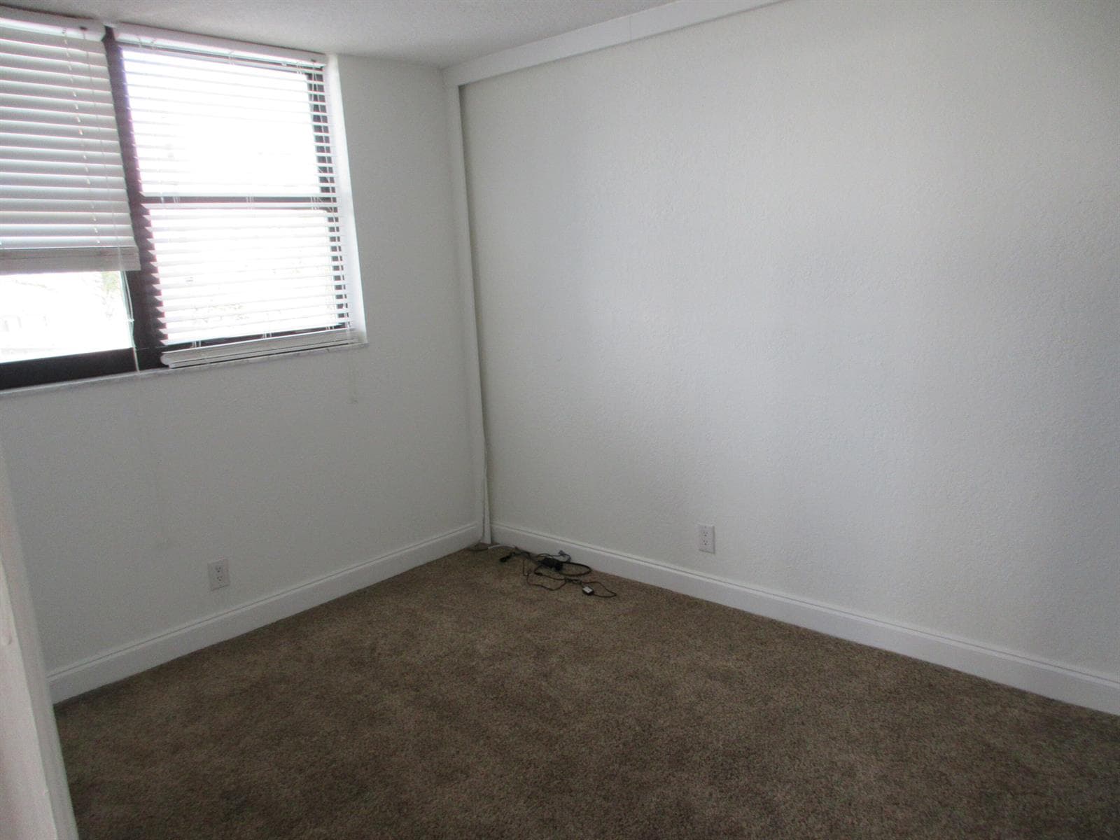 1401 N Riverside Drive 307 photo 16