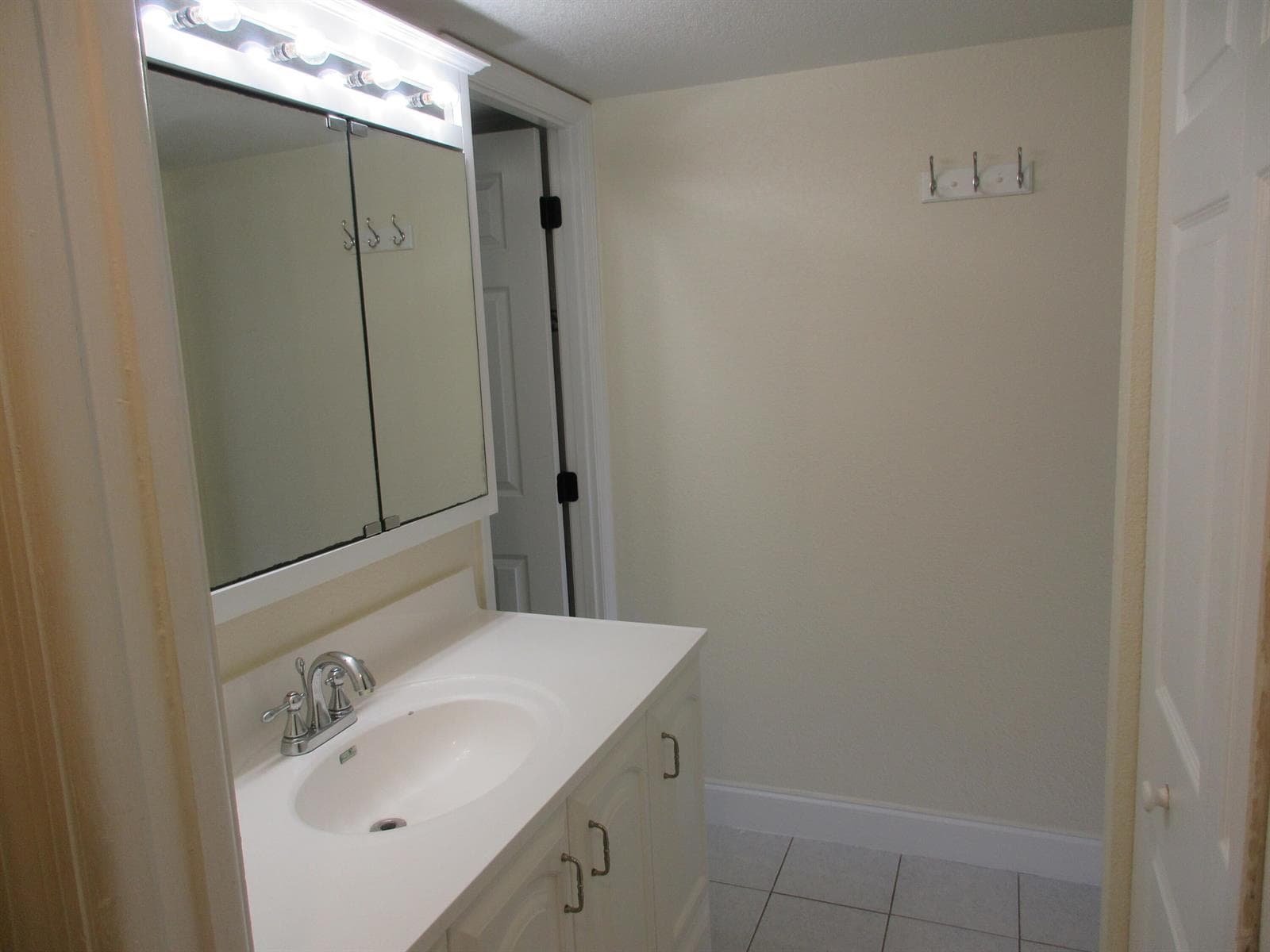 1401 N Riverside Drive 307 photo 19