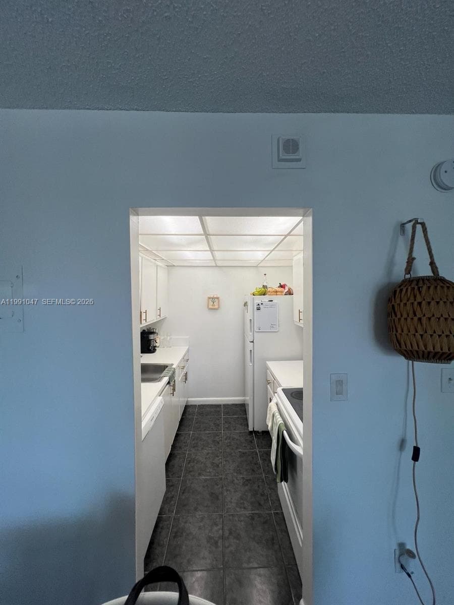 2350 NE 135th St 208 photo 3