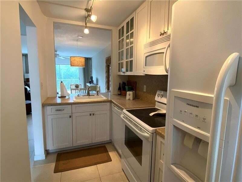 1439 S Ocean Boulevard 207 photo 4