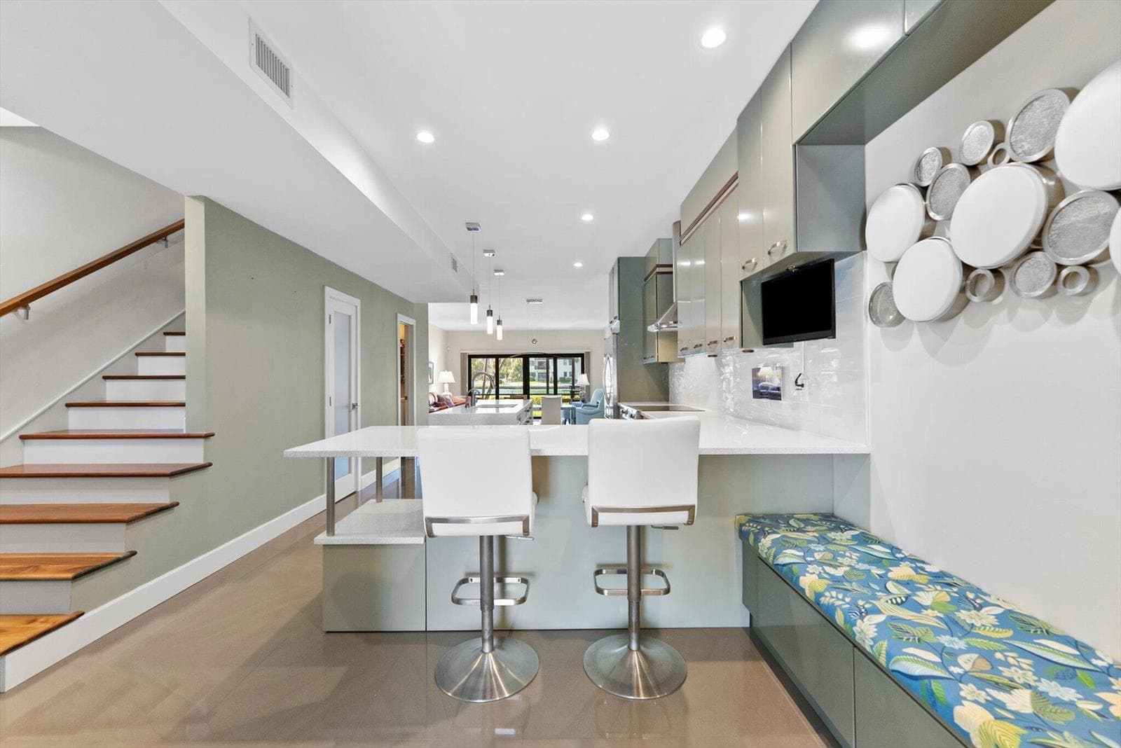 1301 N Riverside Drive 10 photo 6