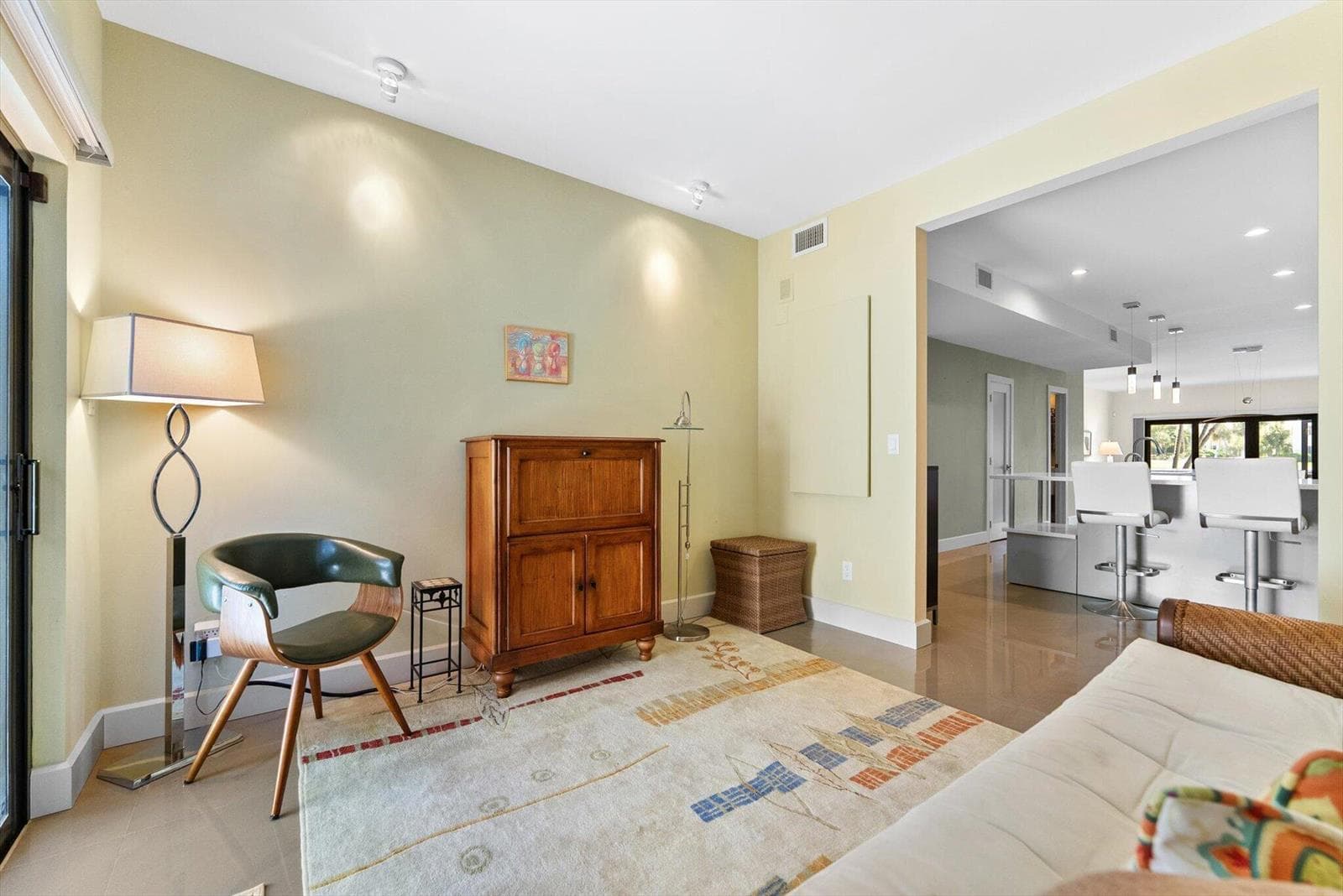 1301 N Riverside Drive 10 photo 17