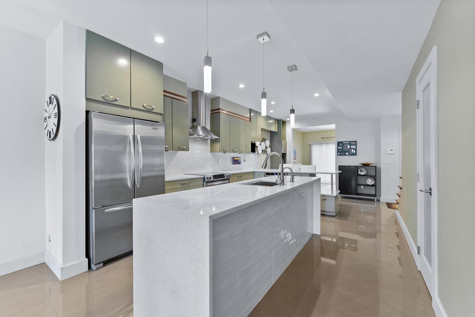1301 N Riverside Drive 10 photo 9