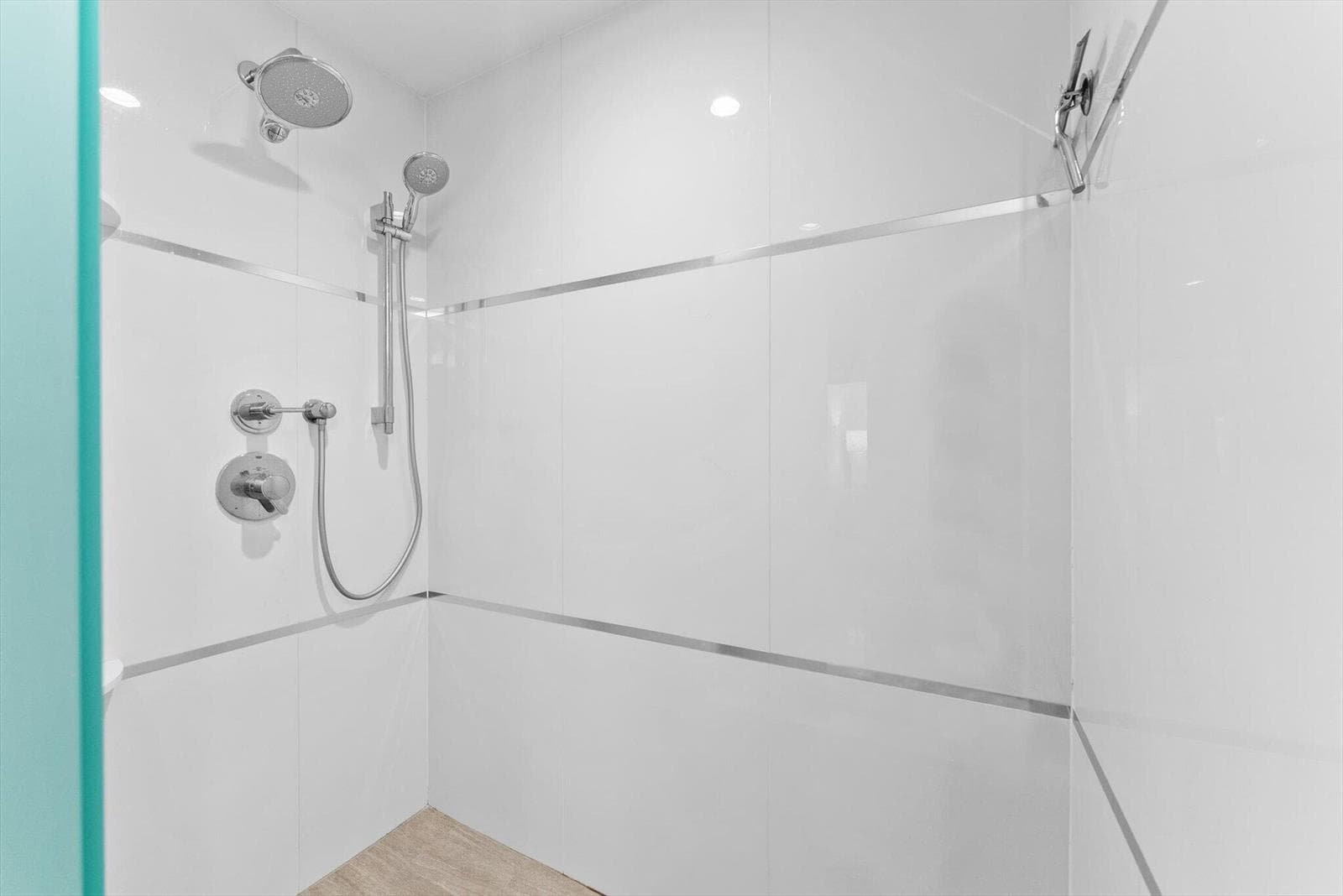 1301 N Riverside Drive 10 photo 24