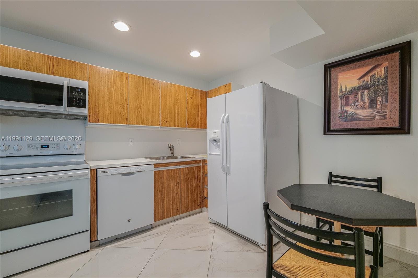 2401 S Ocean Dr 305 photo 9