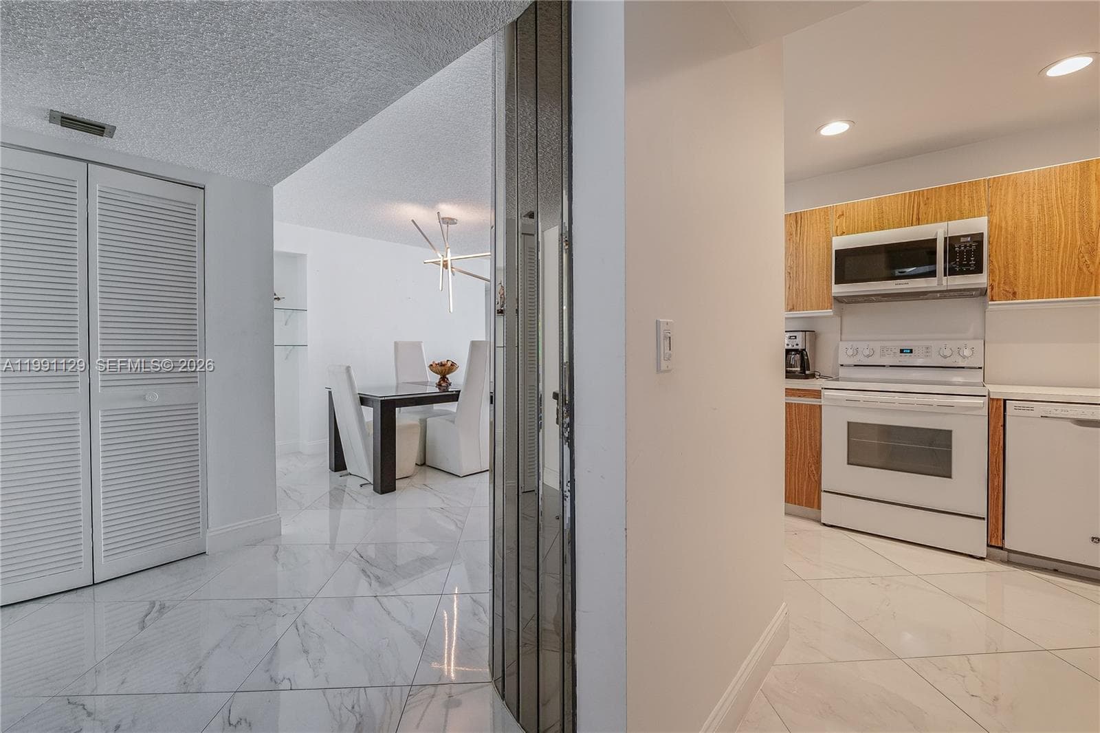 2401 S Ocean Dr 305 photo 10