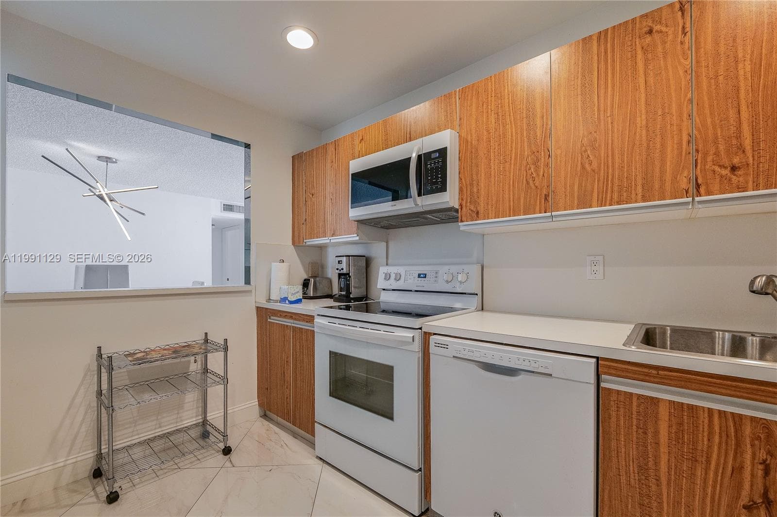 2401 S Ocean Dr 305 photo 8